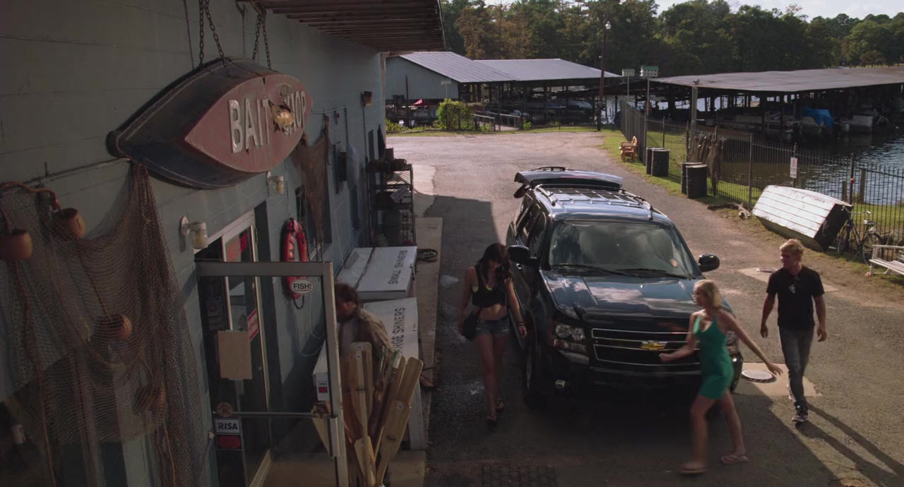 Shark Night 3D screenshot 2