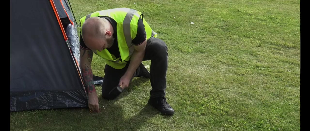 Cannibals and Carpet Fitters screenshot 1