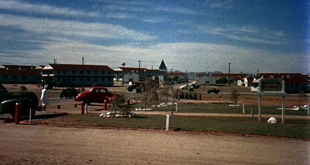 Captain Newman, M.D. screenshot 2