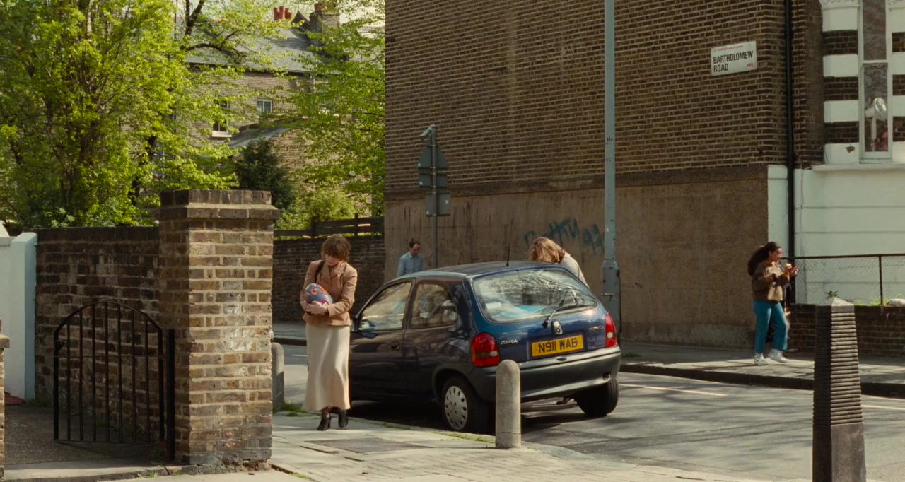 Career Girls screenshot 1