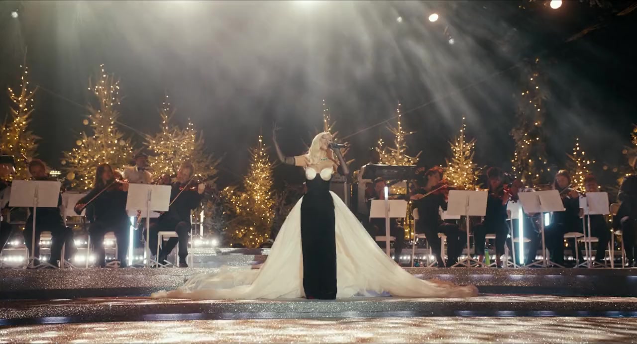 Christina Aguilera: Christmas in Paris screenshot 3