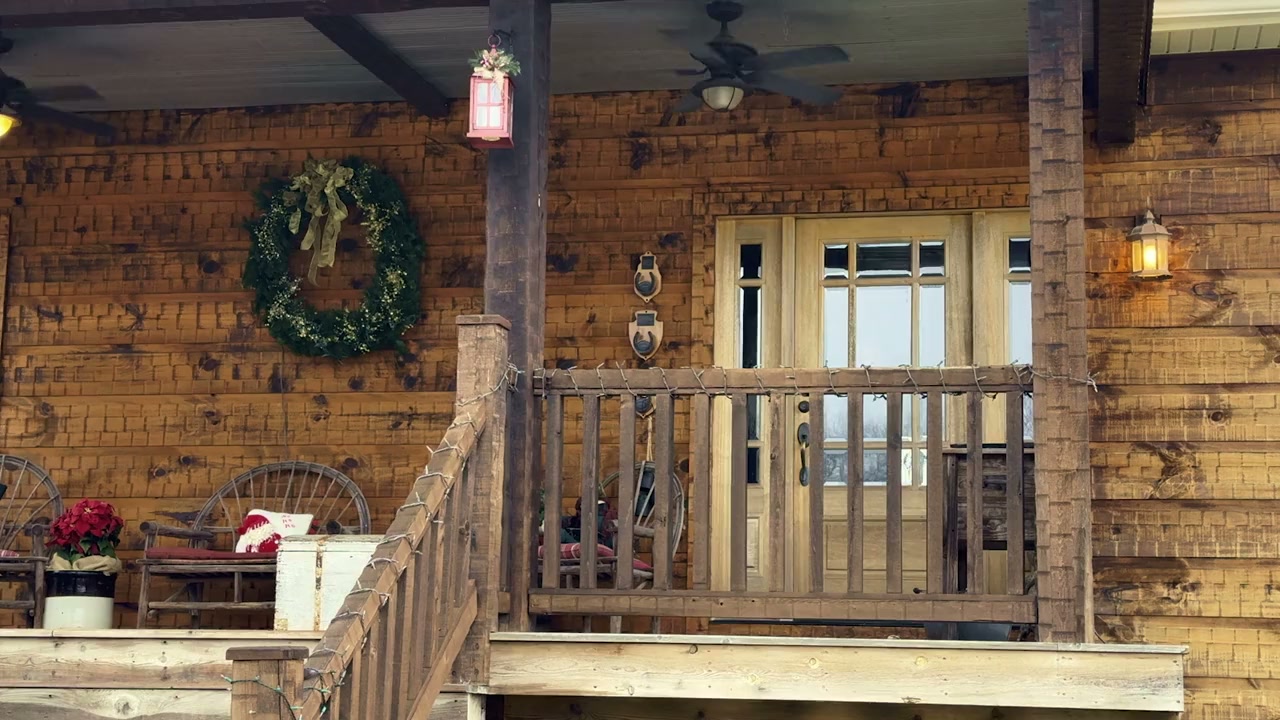 Christmas Romance at the Roanoke Ranch screenshot 2