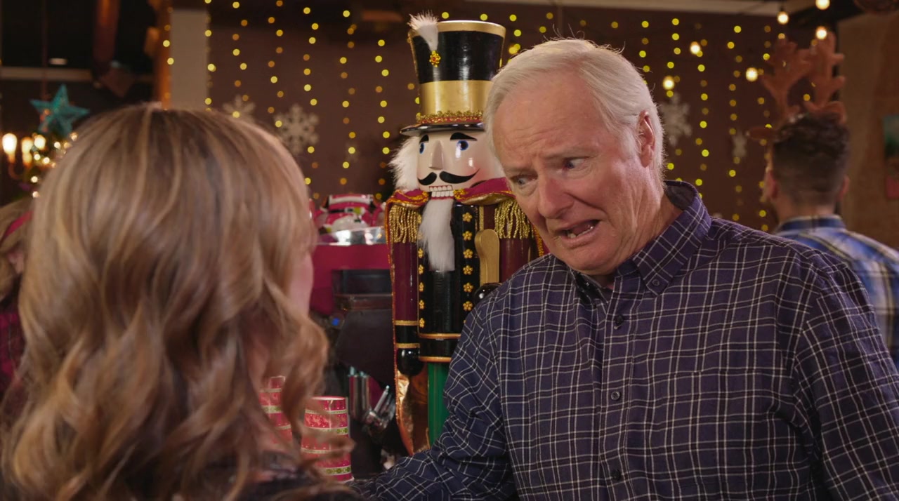 Christmas with a Crown screenshot 3