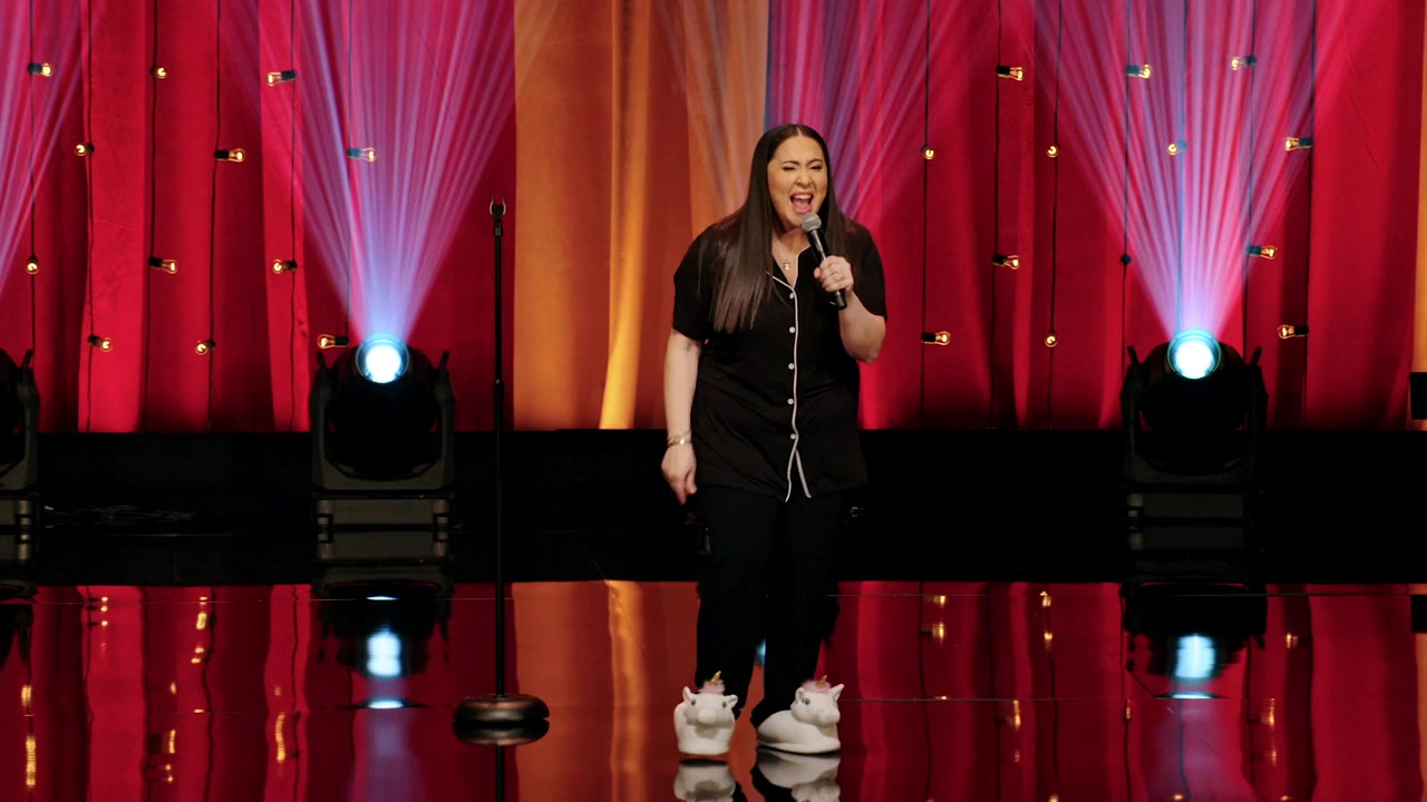 Claudia Oshry: Disgraced Queen screenshot 1