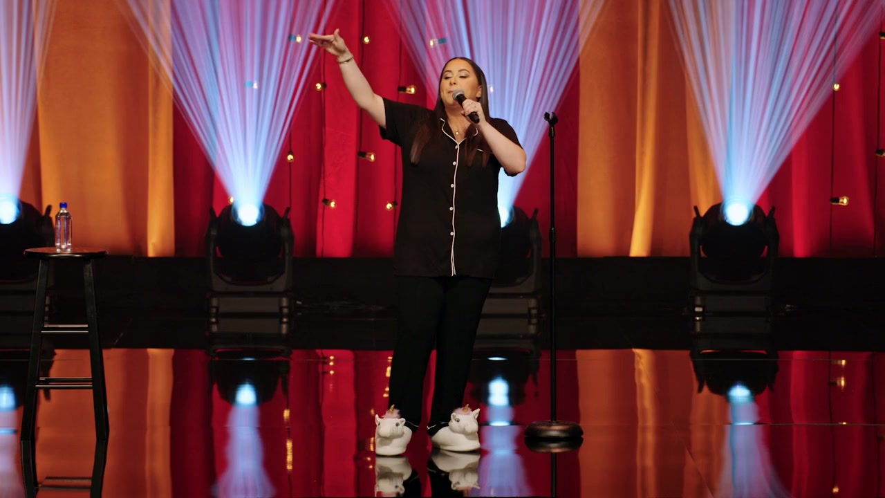 Claudia Oshry: Disgraced Queen screenshot 3
