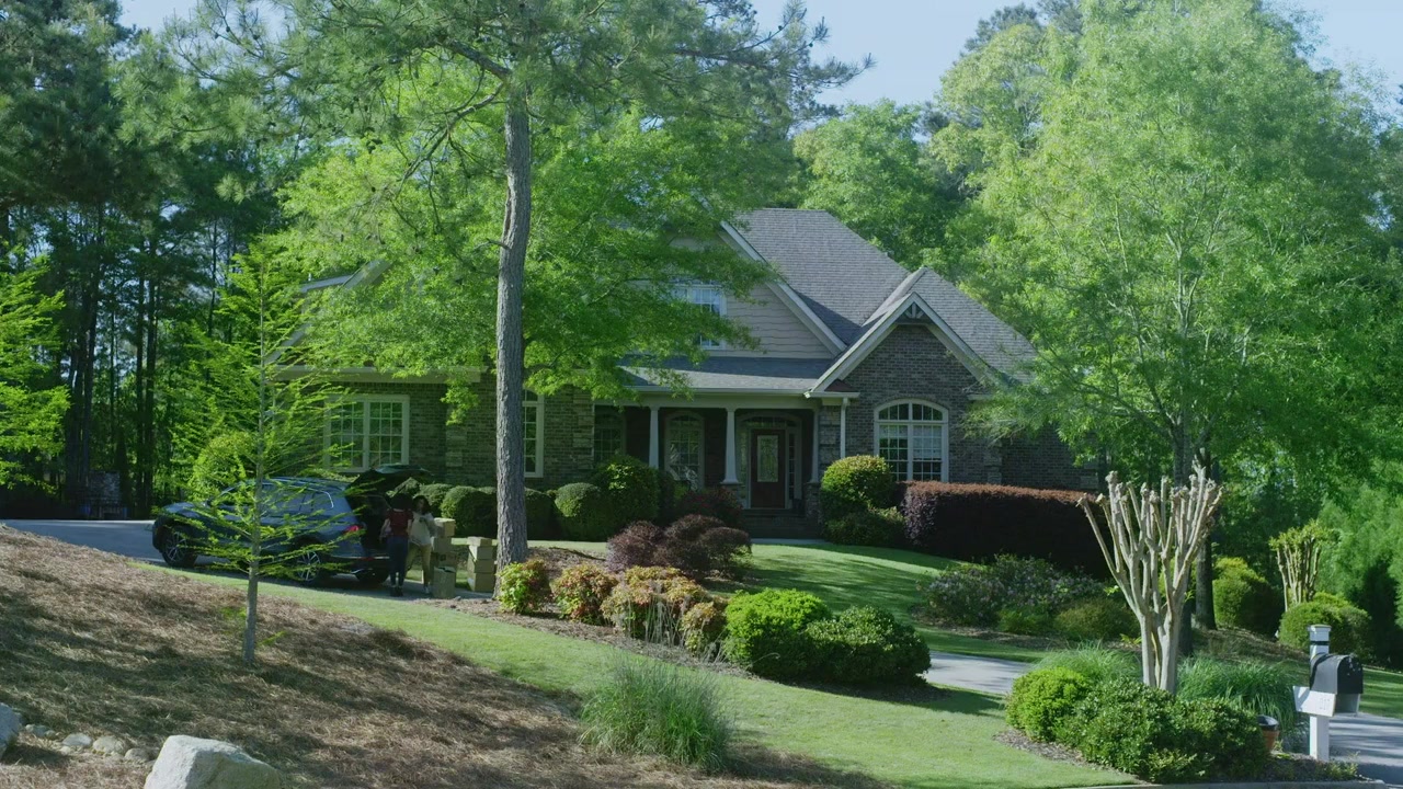 Nightmare Neighborhood Moms screenshot 1