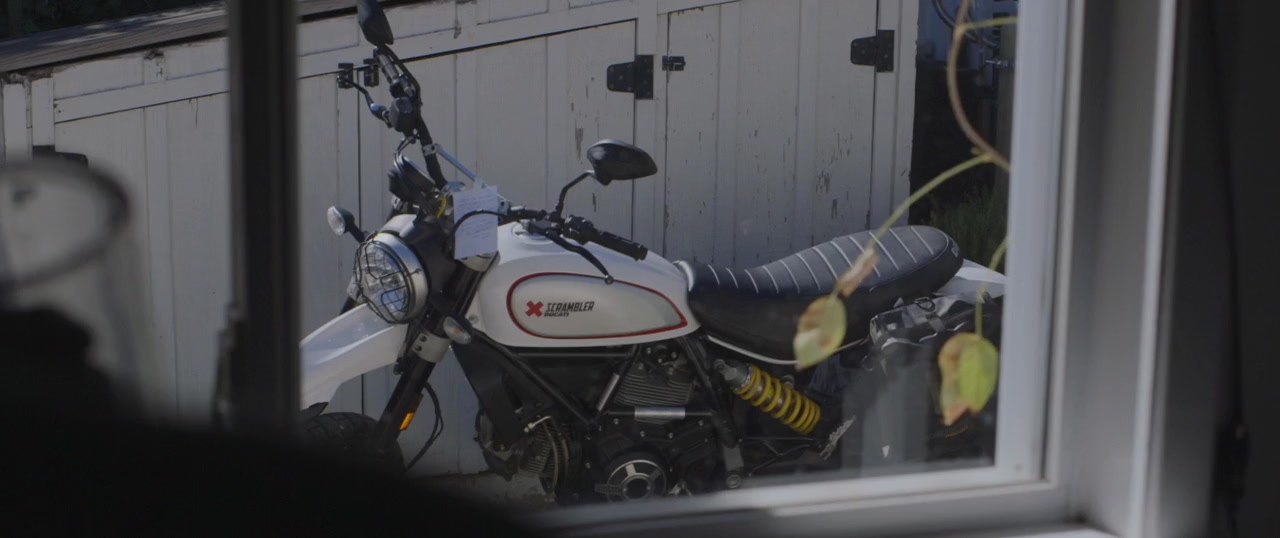 A Thousand Miles Behind screenshot 2