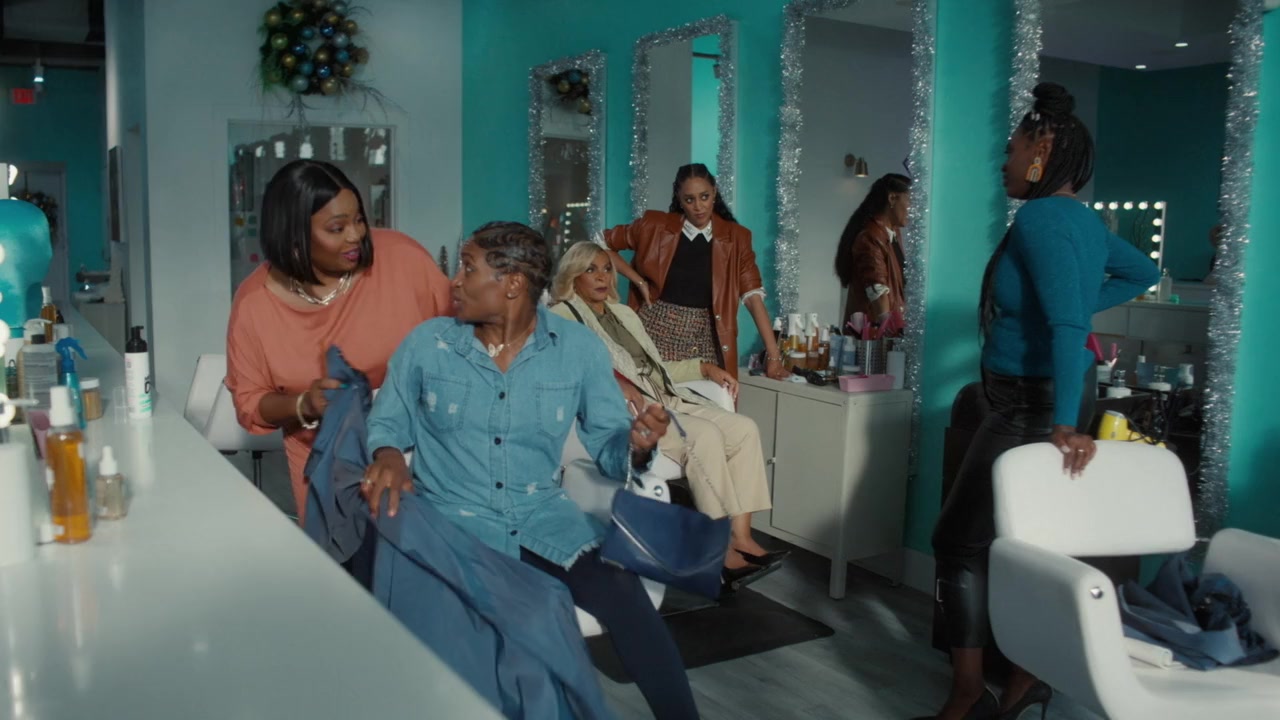 A Very Merry Beauty Salon screenshot 2