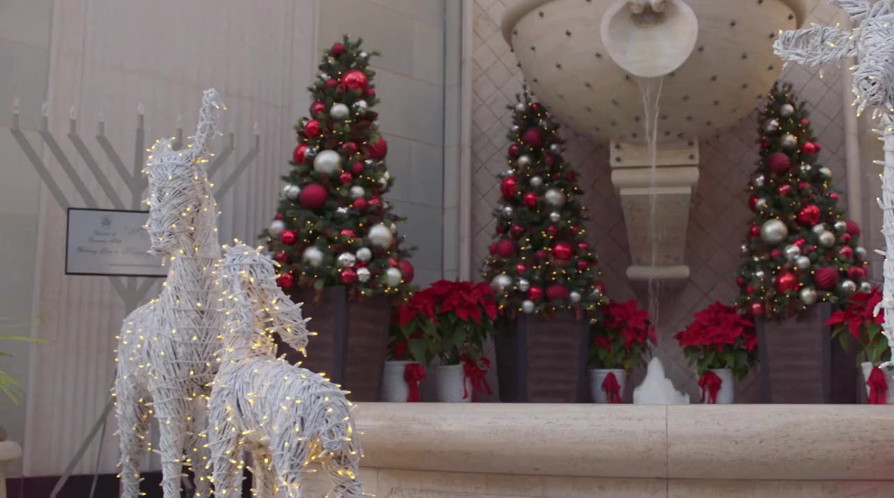 A Very Charming Christmas Town screenshot 1