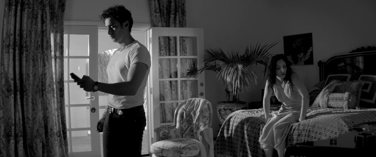 A Girl Walks Home Alone at Night screenshot 3