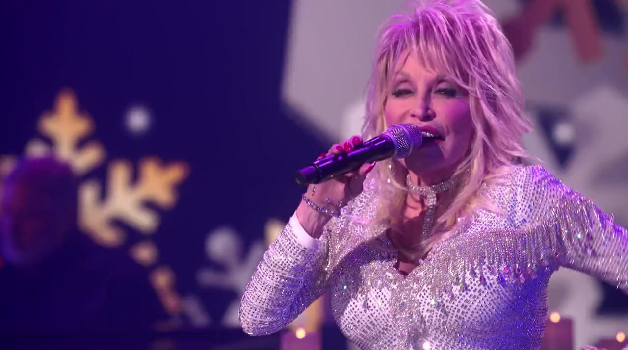 A Holly Dolly Christmas screenshot 3
