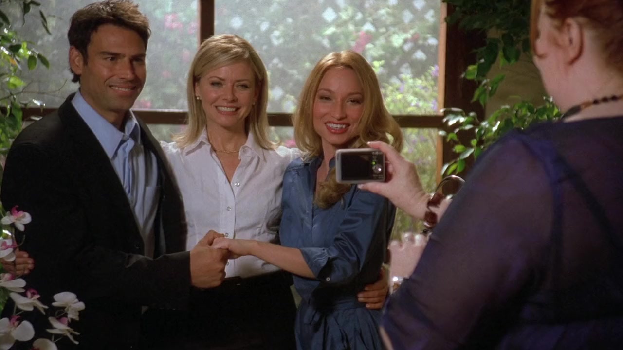 A Kiss at Midnight screenshot 2