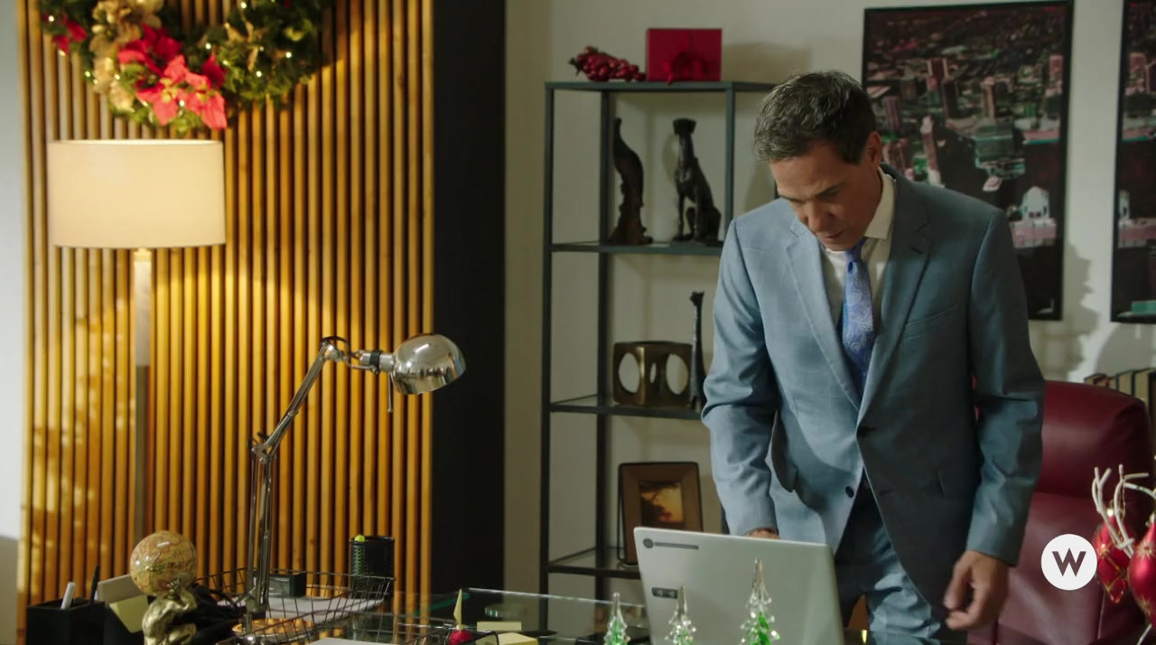 A Kiss Before Christmas screenshot 2