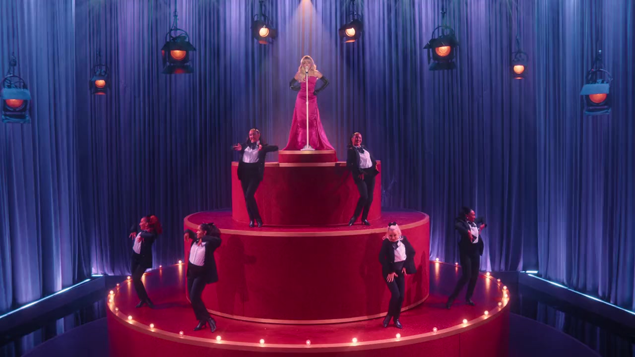A Nonsense Christmas with Sabrina Carpenter screenshot 2
