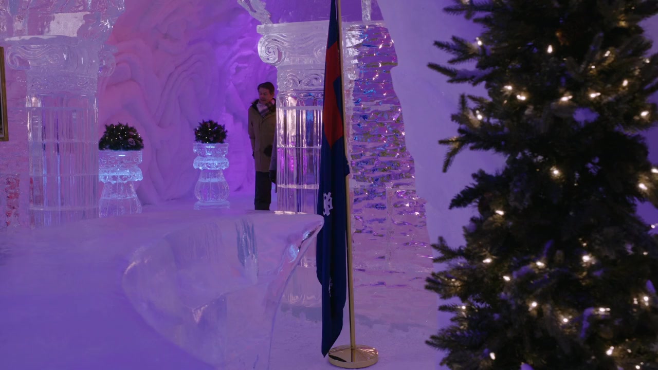 A Royal Christmas Crush screenshot 2