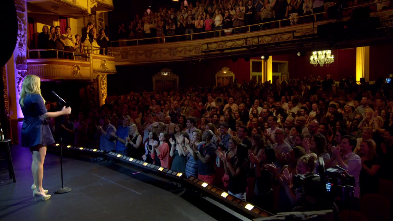 Amy Schumer: Live at the Apollo screenshot 1