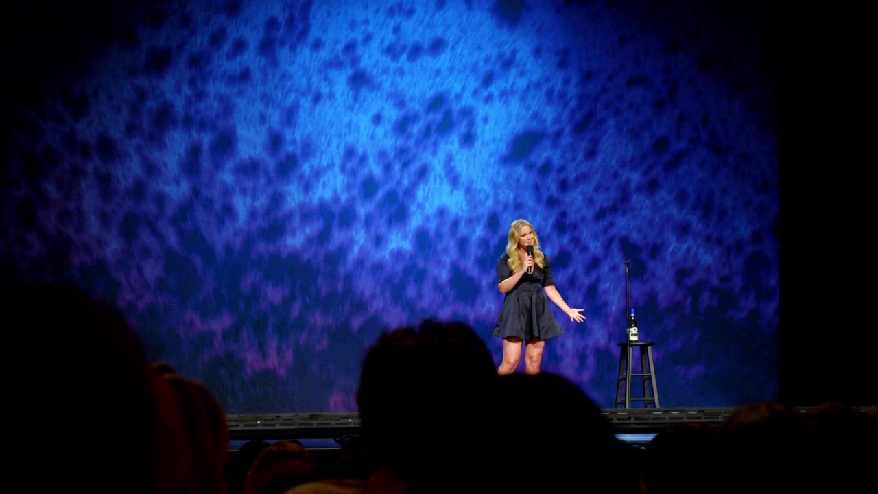 Amy Schumer: Live at the Apollo screenshot 2