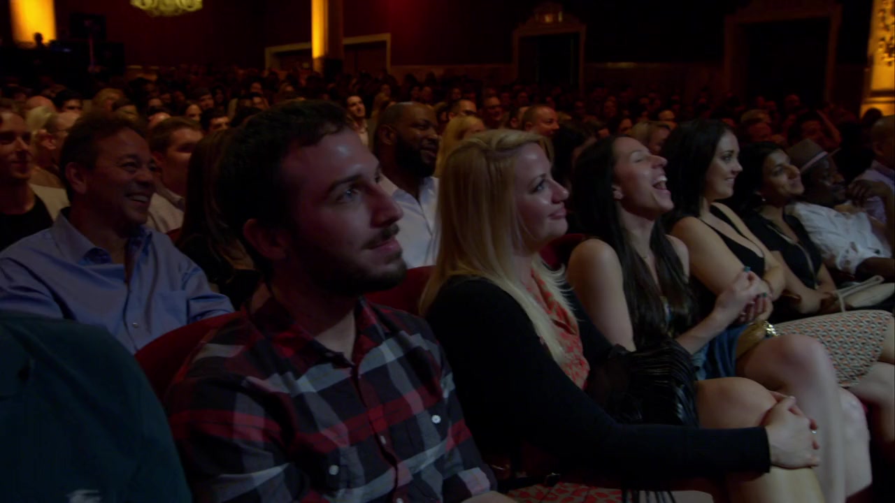 Amy Schumer: Live at the Apollo screenshot 3