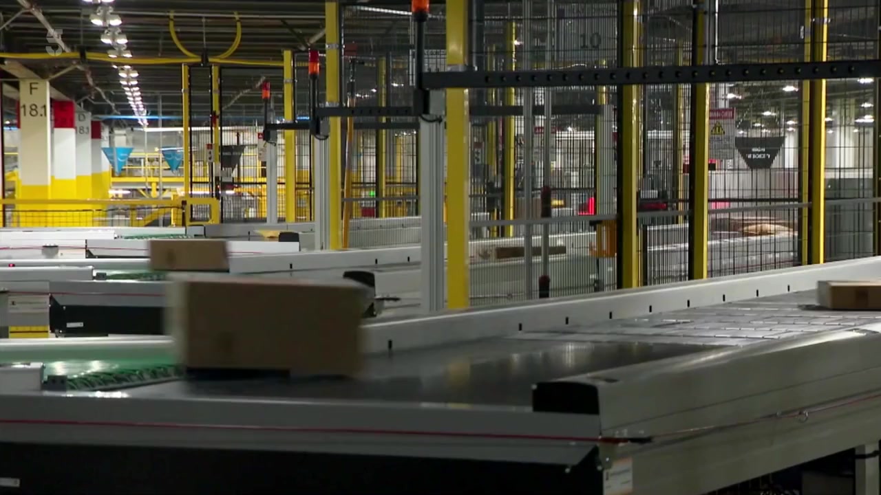 Amazon: How Do They Really Do It? screenshot 3