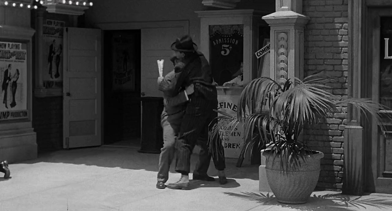 Abbott and Costello Meet the Keystone Kops screenshot 3