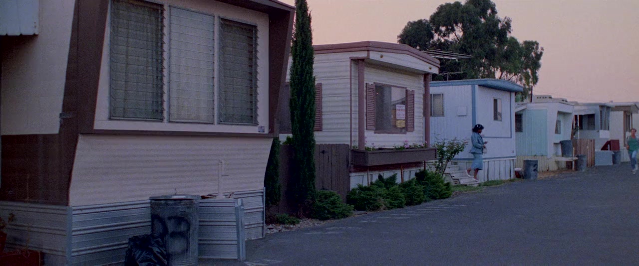Across the Tracks screenshot 1