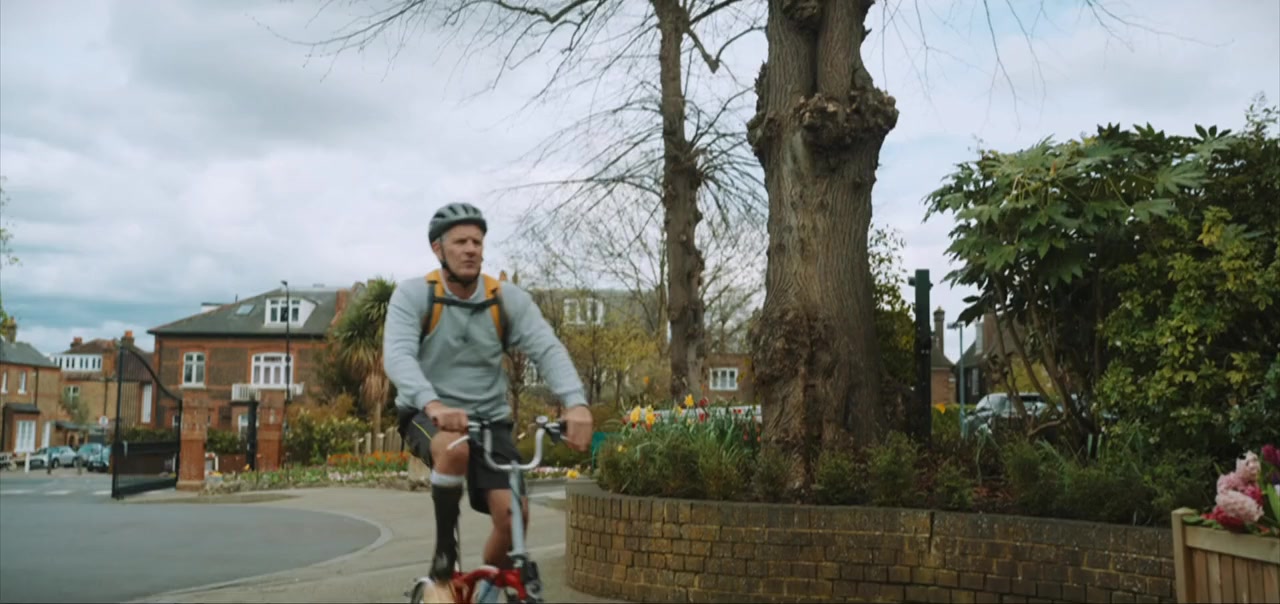 Adam Hills: Foot Fault screenshot 2