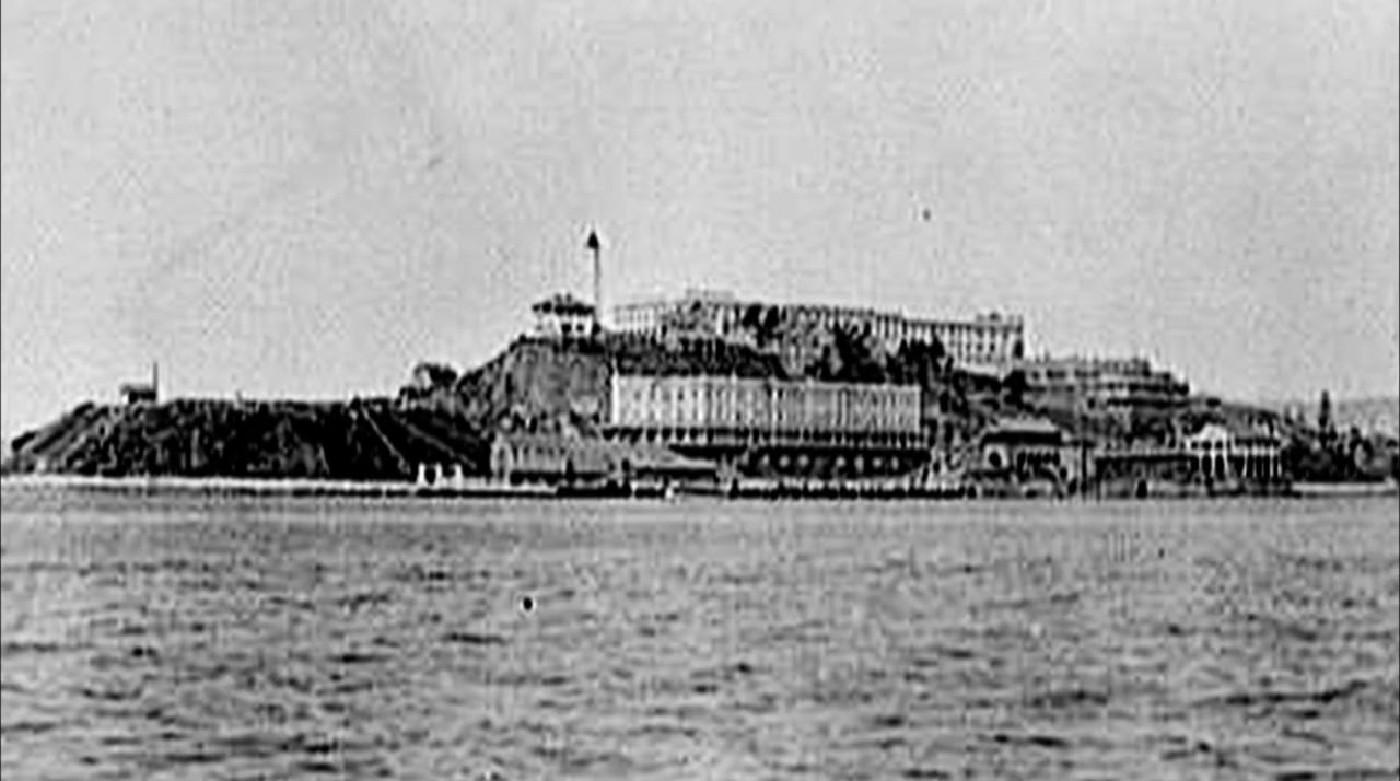 Alcatraz Prison Escape: Deathbed Confession screenshot 1