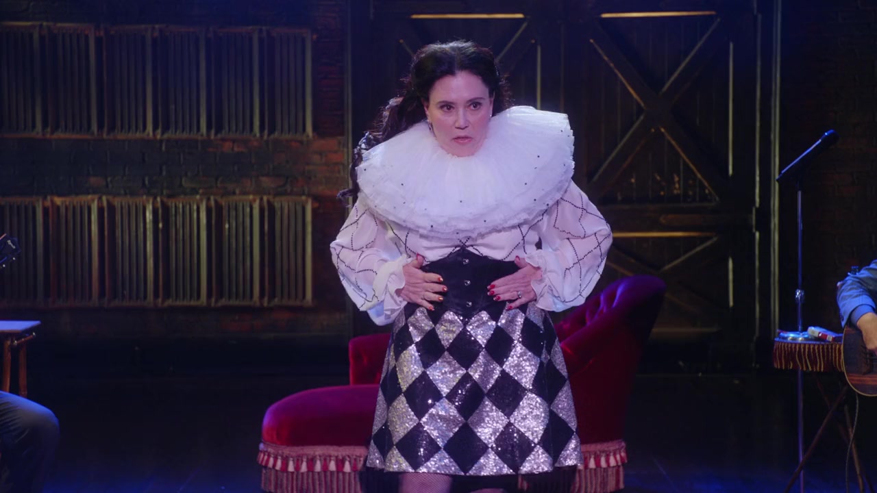 Alex Borstein: Corsets & Clown Suits screenshot 2