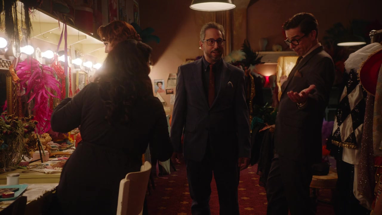 Alex Borstein: Corsets & Clown Suits screenshot 3