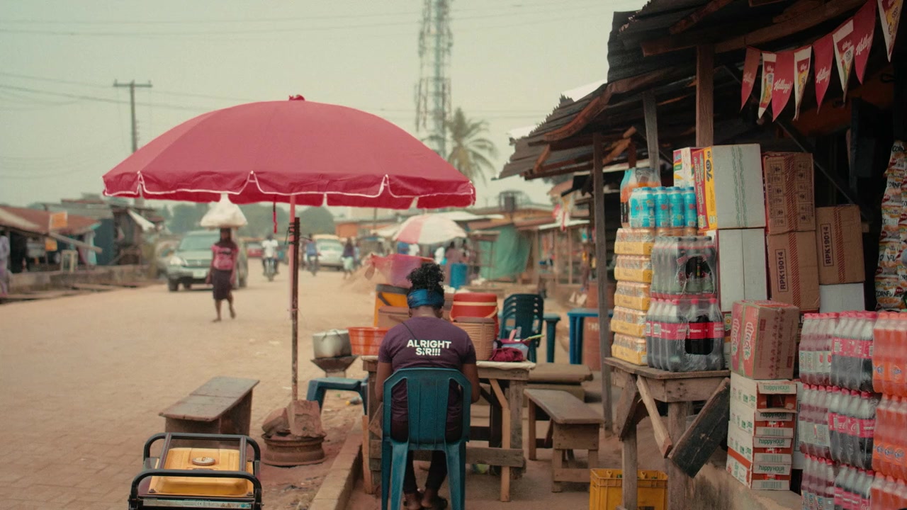 All the Colours of the World Are Between Black and White screenshot 3