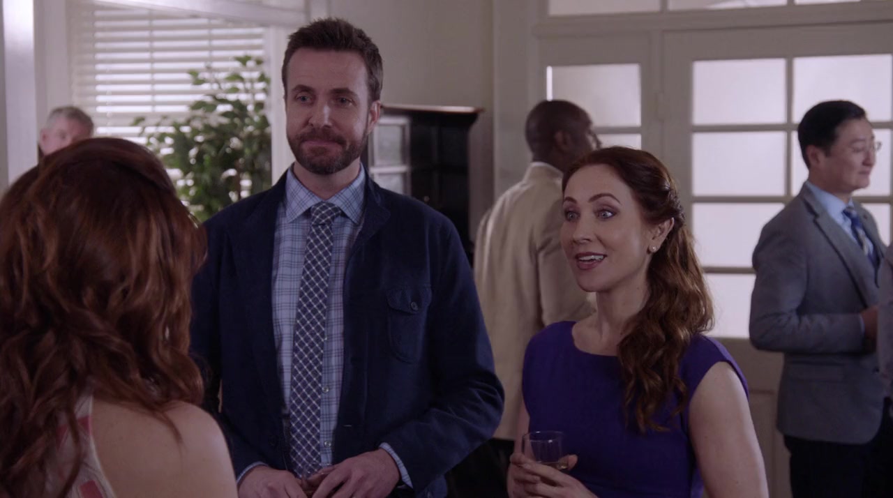 A Bundle of Trouble: An Aurora Teagarden Mystery screenshot 3