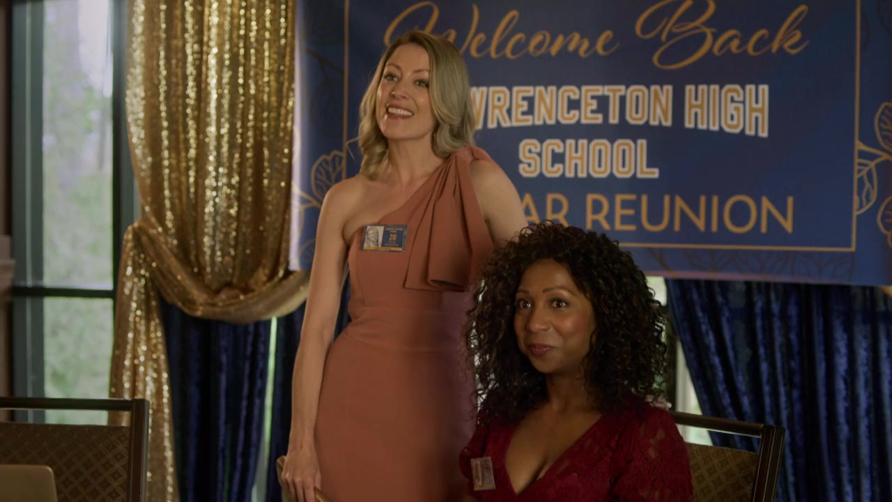 Aurora Teagarden Mysteries: Reunited and It Feels So Deadly screenshot 1