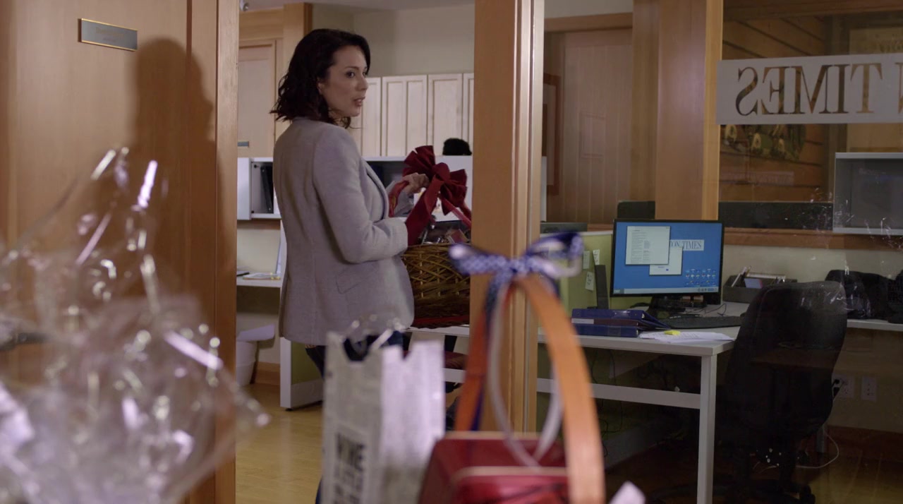 Reap What You Sew: An Aurora Teagarden Mystery screenshot 3
