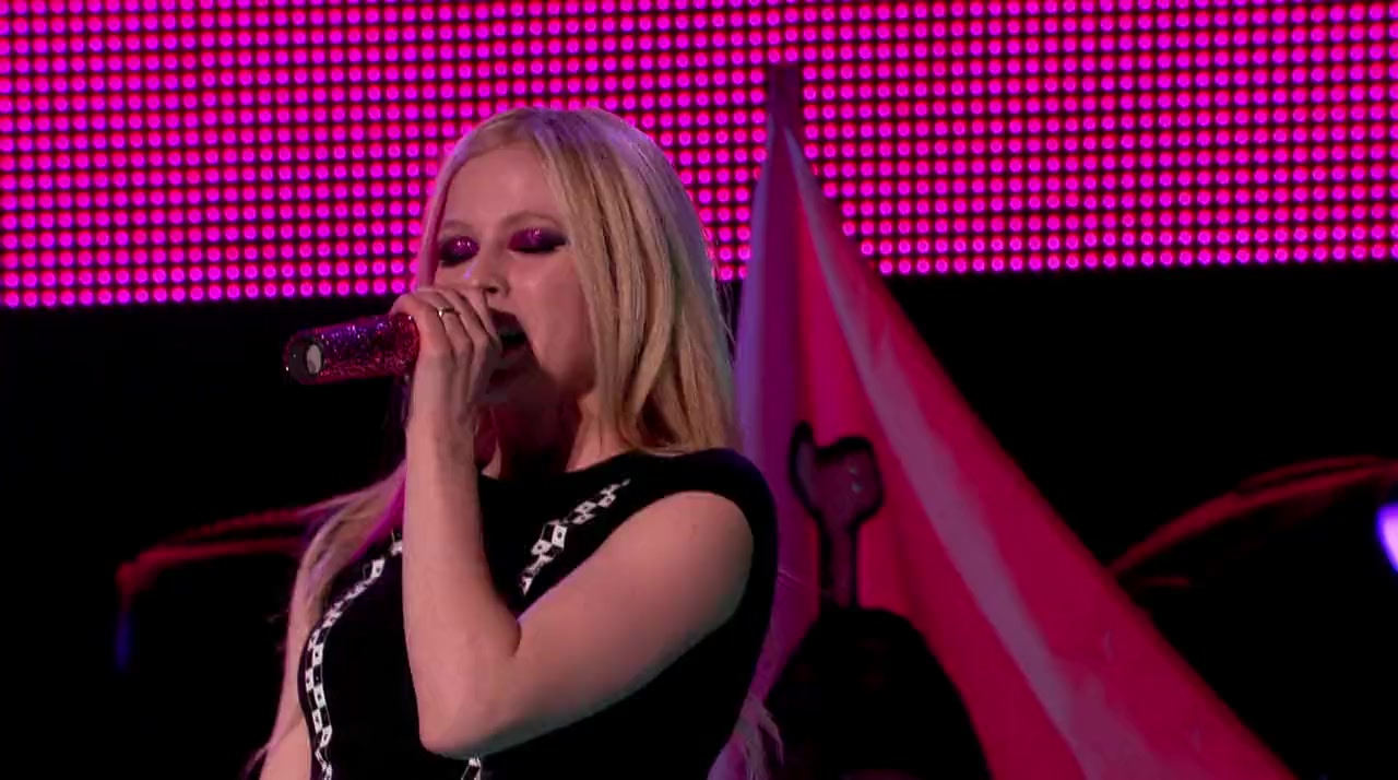 Avril Lavigne: The Best Damn Tour - Live in Toronto screenshot 2