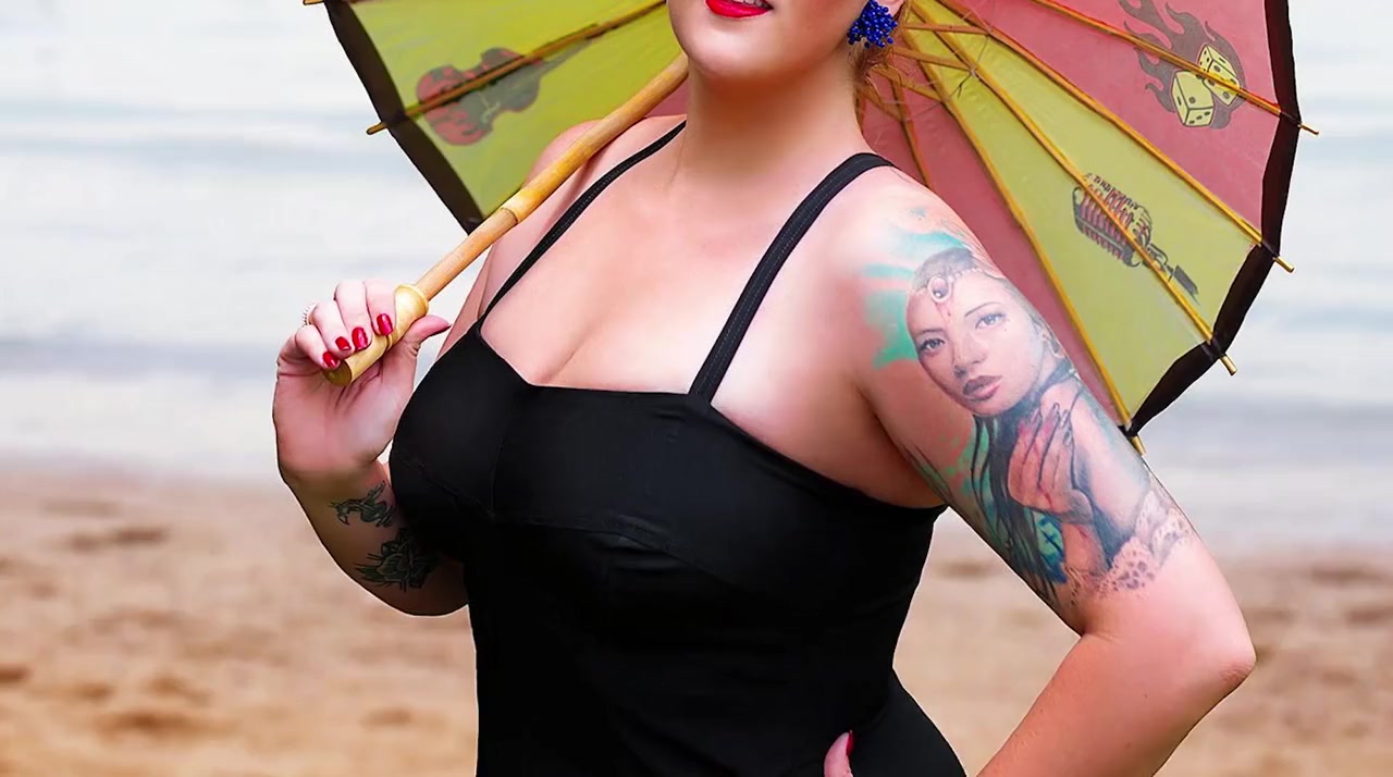 Bombshells and Dollies screenshot 3