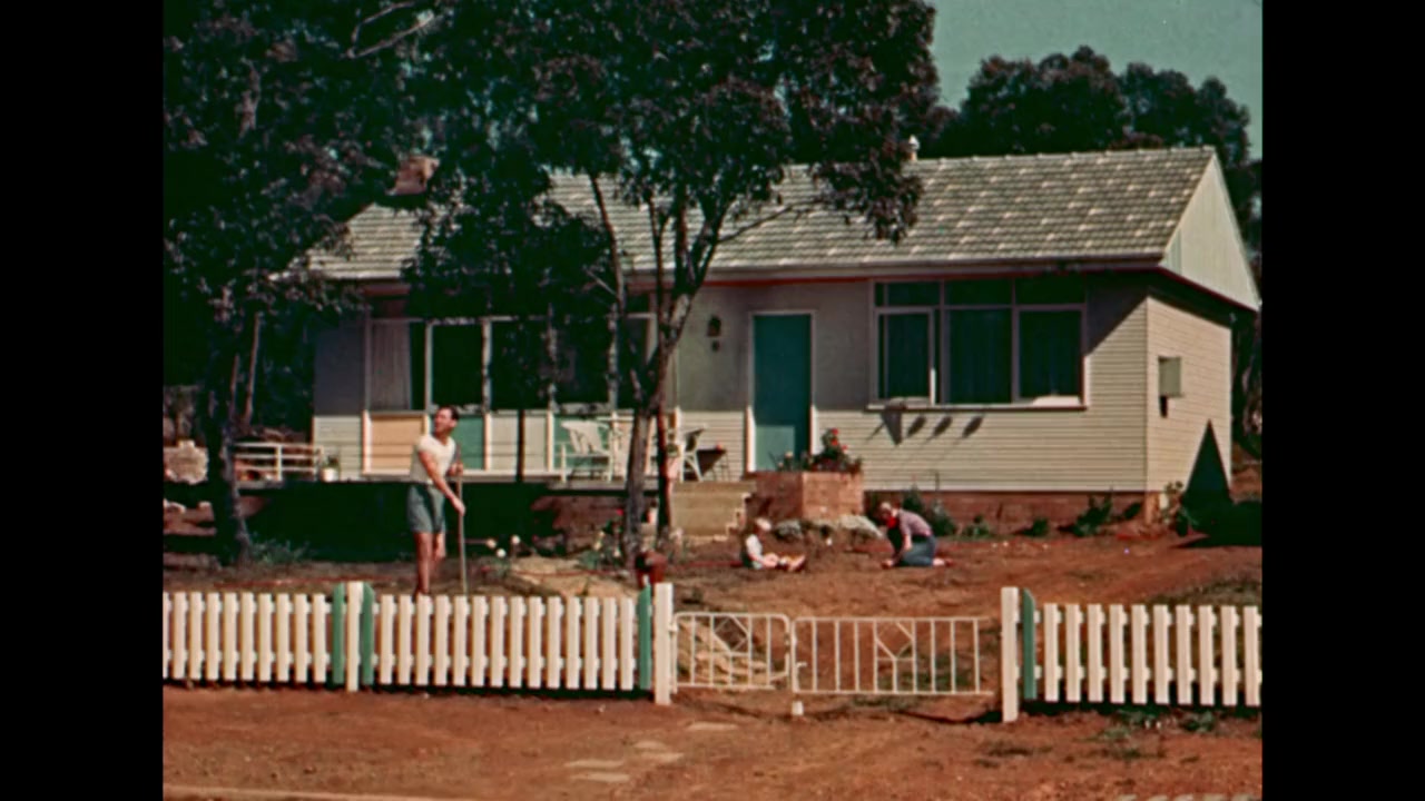 Barry Humphries: The Last Laugh screenshot 2