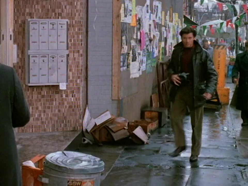 Between Love and Honor screenshot 1