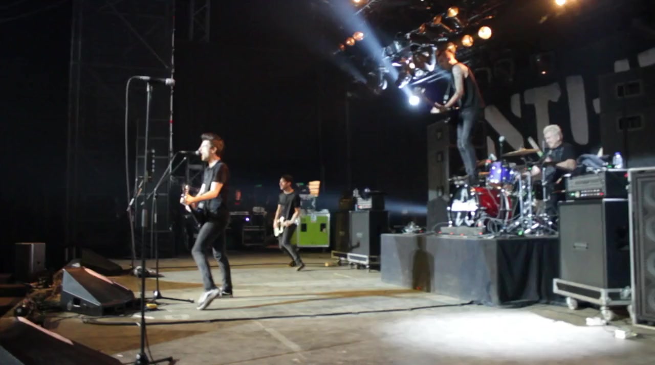 Beyond Barricades screenshot 2