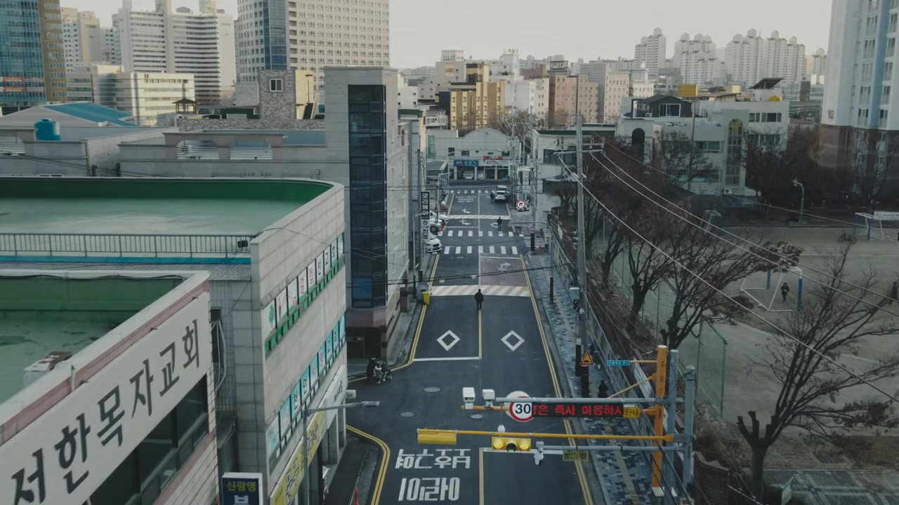 Beyond Utopia screenshot 1