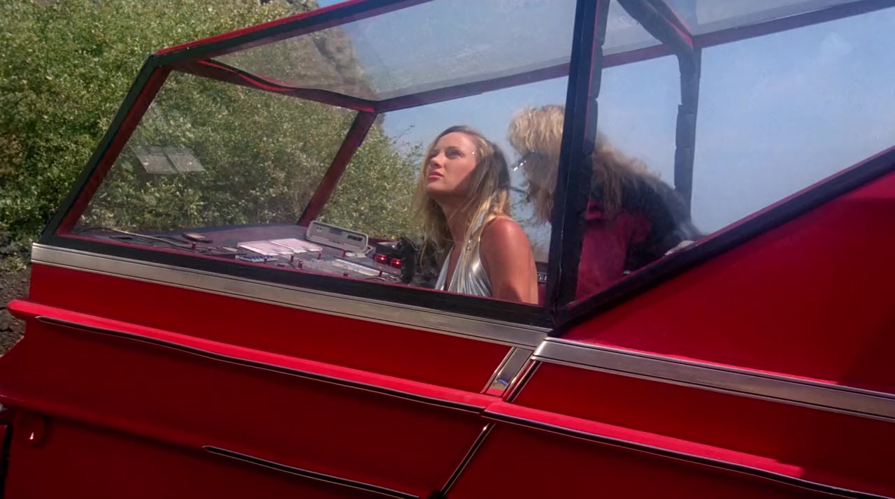 Beach Babes from Beyond screenshot 1