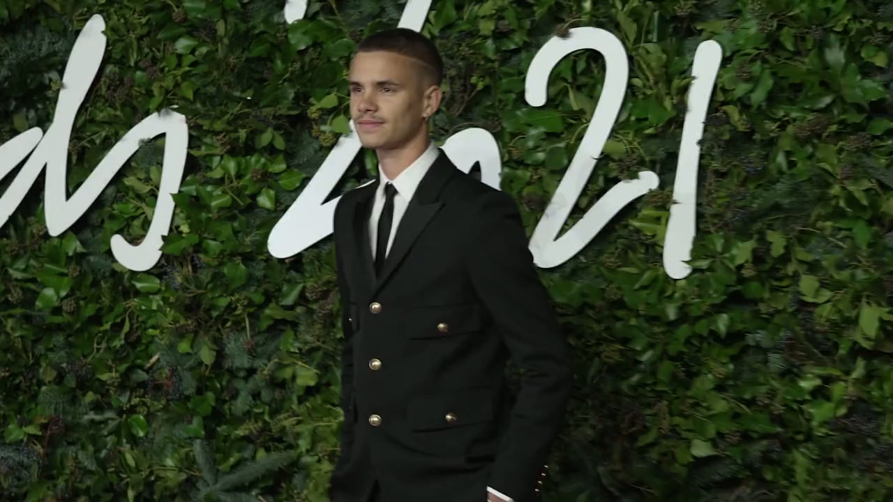 Becoming the Beckhams screenshot 3