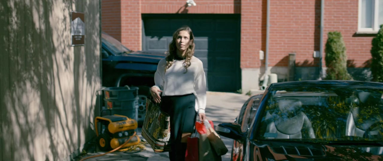Below Her Mouth screenshot 2