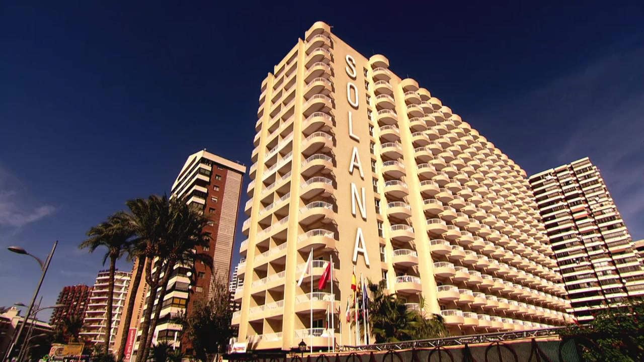 Benidorm: 10 Years on Holiday screenshot 2