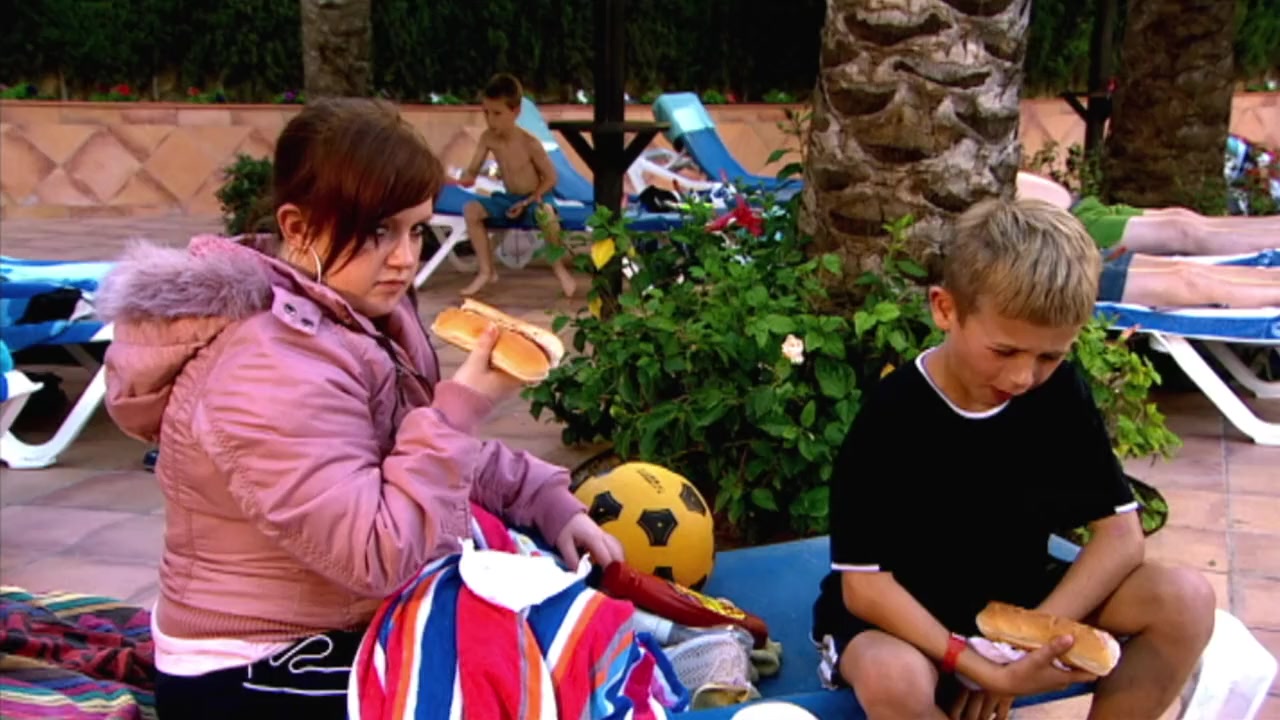 Benidorm: 10 Years on Holiday screenshot 3