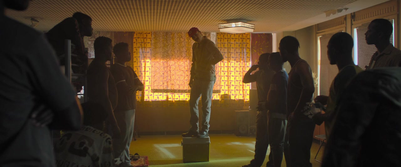 Berlin Alexanderplatz screenshot 2