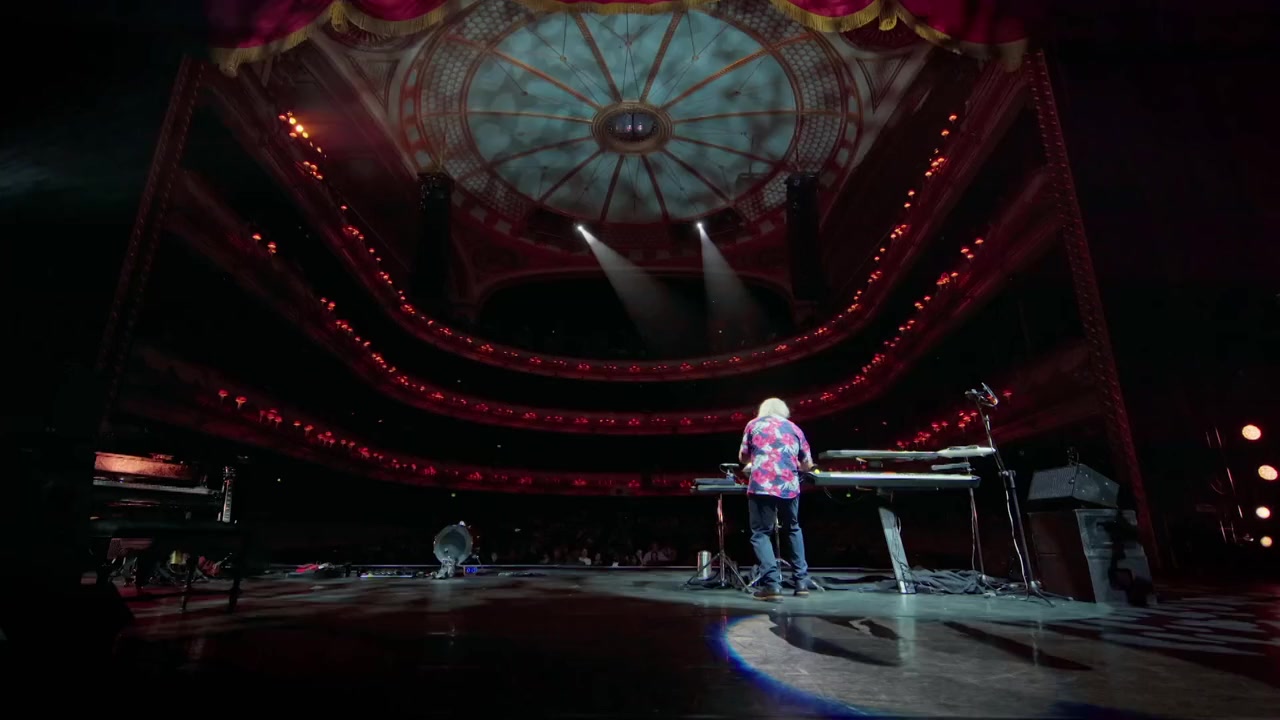 Bill Bailey: Larks in Transit screenshot 2