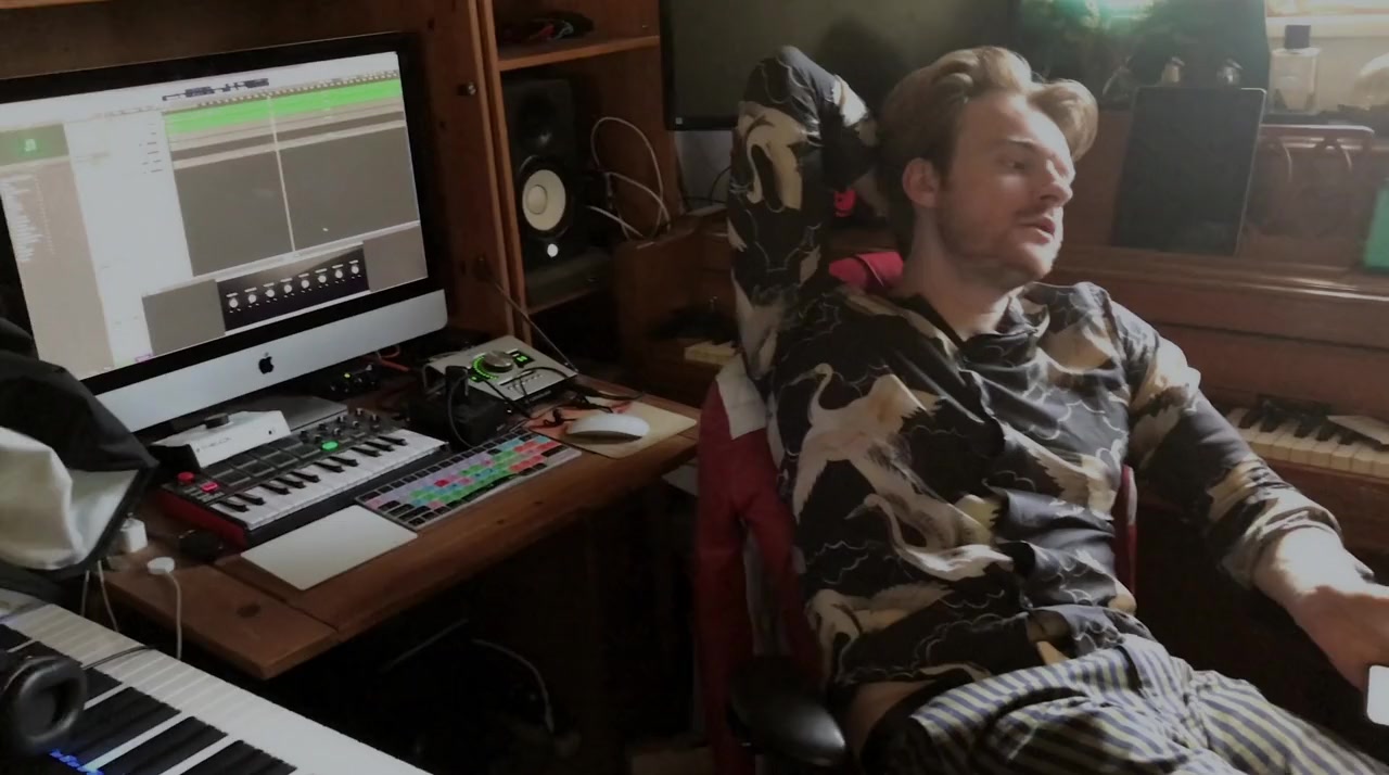 Billie Eilish: The World's a Little Blurry screenshot 2