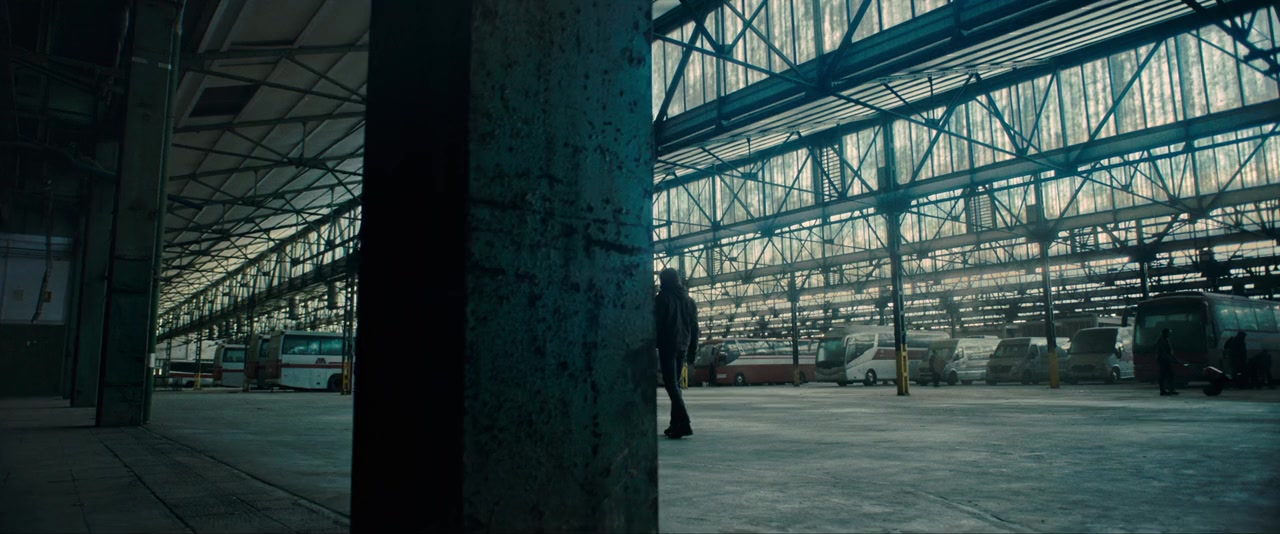 Bird Box: Barcelona screenshot 1