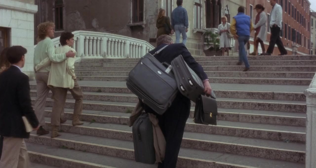 Blame It on the Bellboy screenshot 2