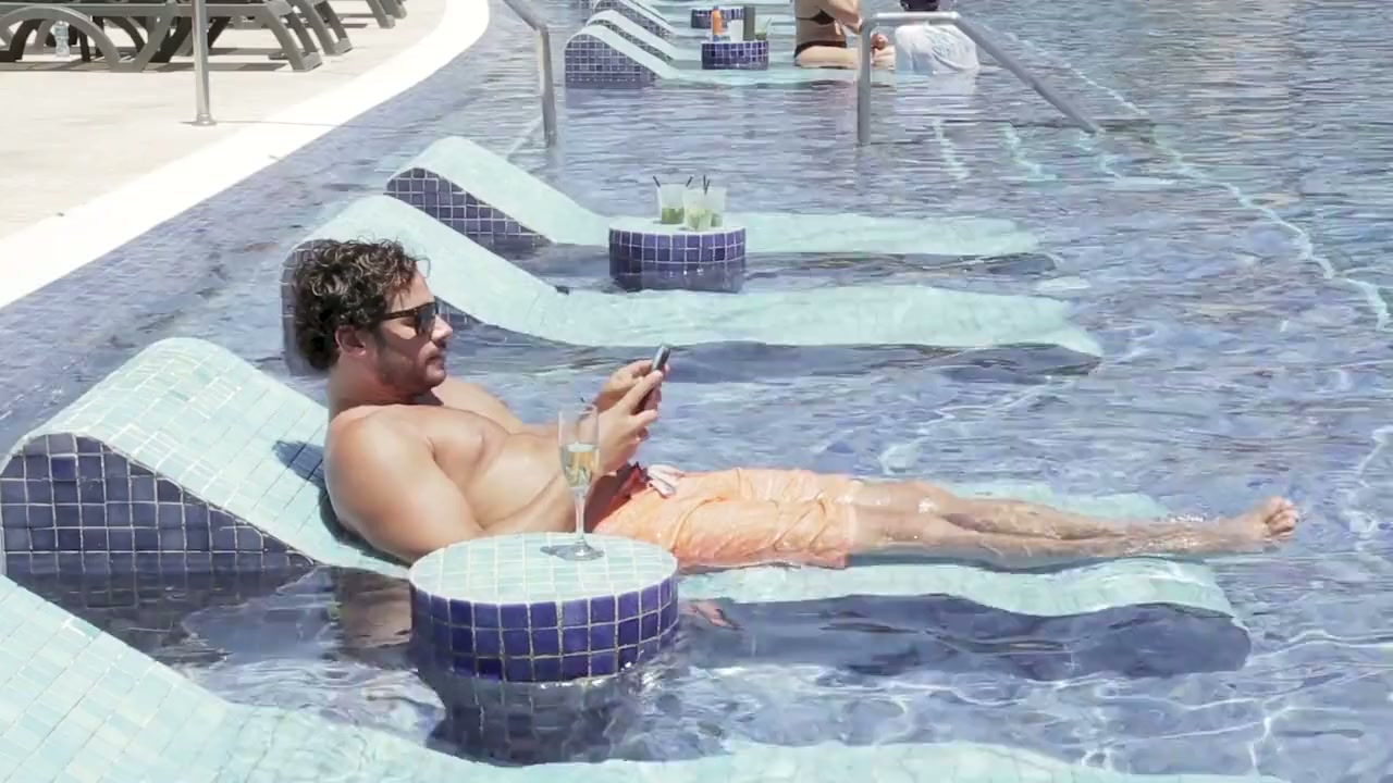 Broads Abroad screenshot 2